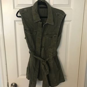 Waist tie and button vest (long).